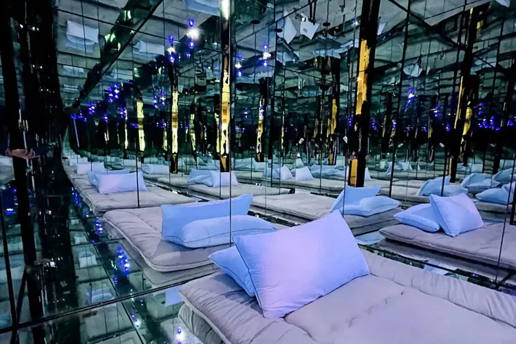 The Signal House infinity mirror room